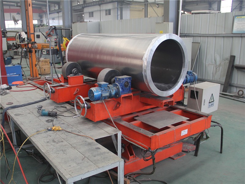 焊接滚轮架--焊接设备